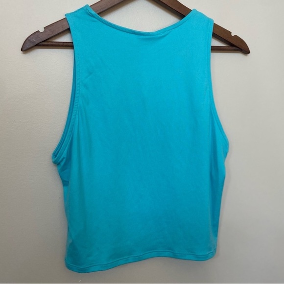 🌸 Live in the Moment 🌸 cropped tank - Picture 2 of 5